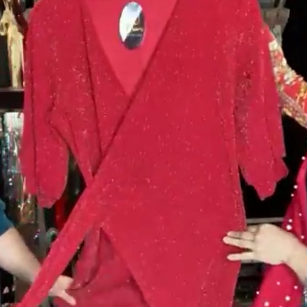 Elegant Red Wrap Dress - Picture 6 of 6